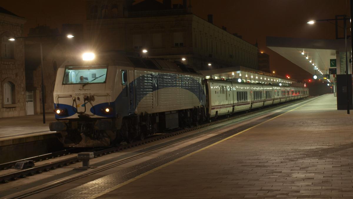 Último tren hotel en la estación de Zamora.