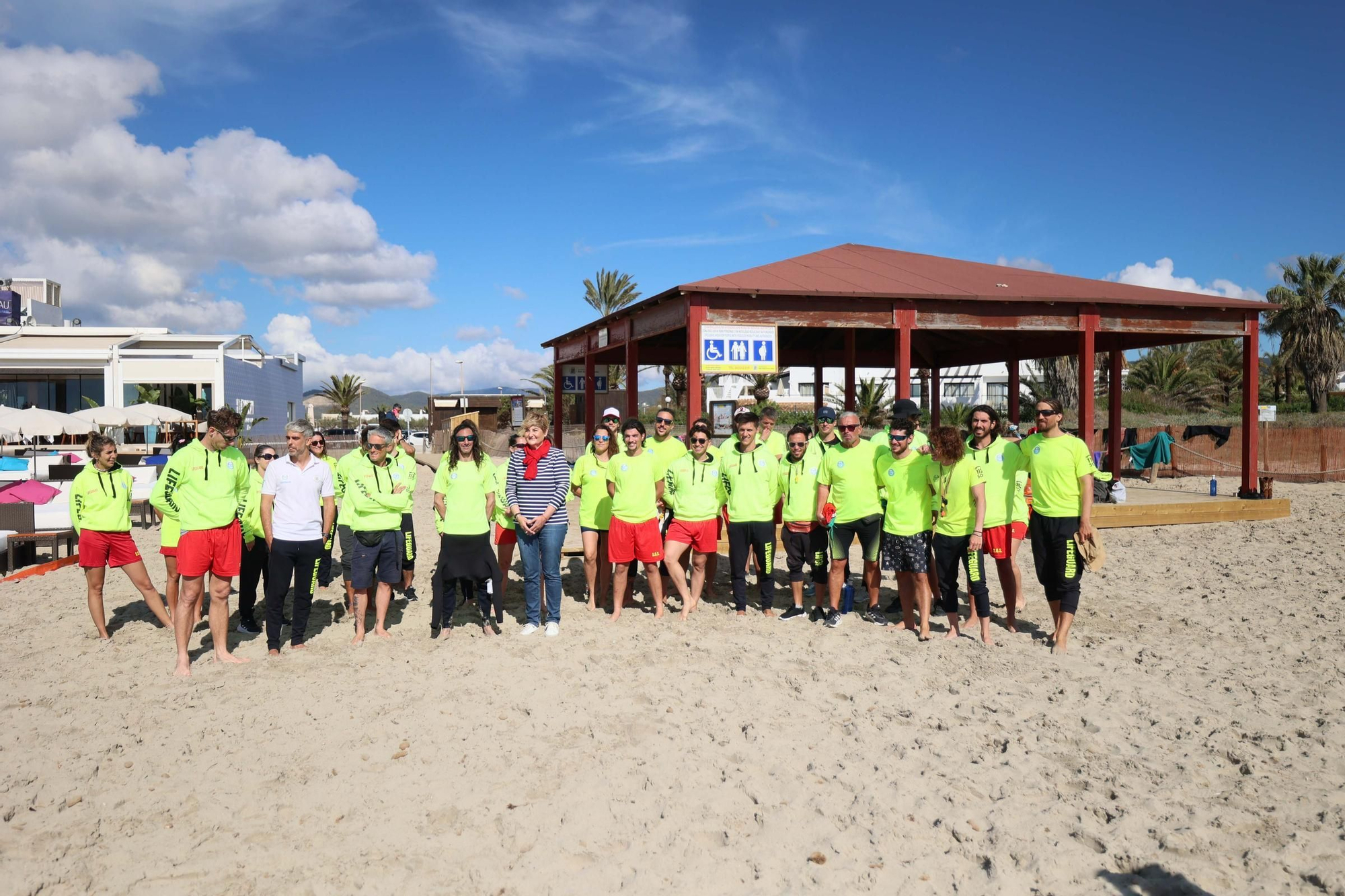 Galería: Más de 40 socorristas empiezan en nueve playas de Sant Josep