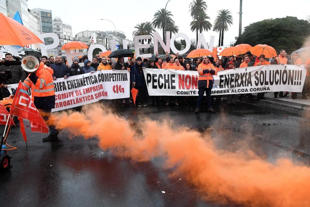 Concentración de trabajadores de Alcoa en A Coruña