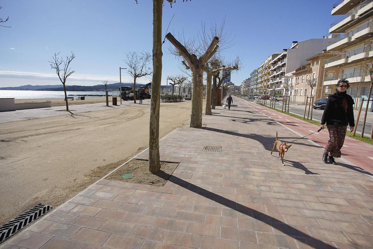 Palamós estrena el nou passeig del Mar: setze mesos d’obres i una inversió de 6,6 milions Palamós estrena el nou passeig del Mar: setze mesos d’obres i una inversió de 6,6 milions