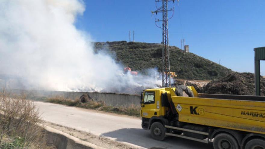 Los bomberos lograron controlar el incendio, que se generó a las cinco de la madrugada.