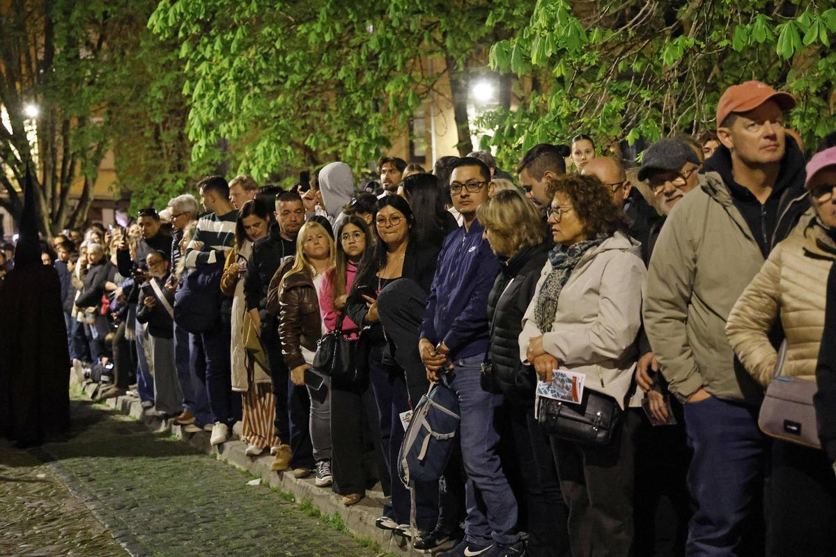 Les imatges de la processó del Sant Enterrament de Girona