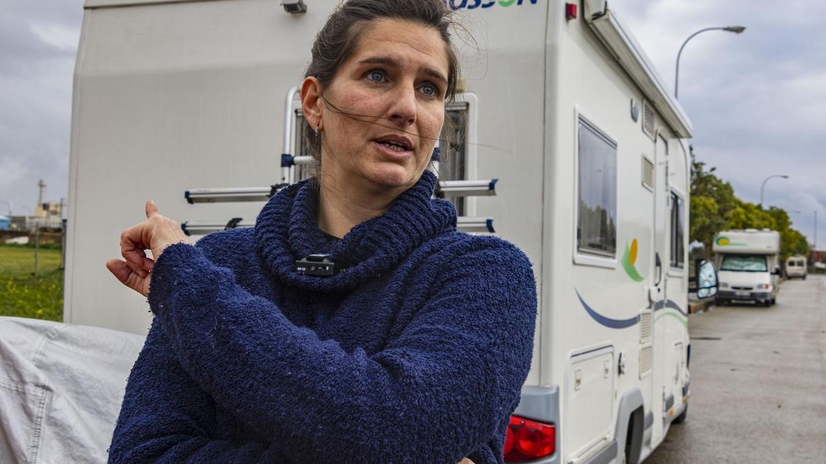 Andrea vive en una caravana estacionada en el barrio de Son Malferit, en Palma