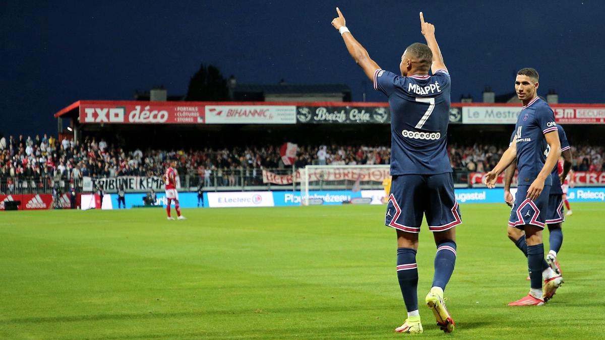 Mbappé celebra su gol contra el Brest