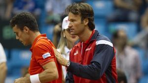 Moyà dóna instruccions a Roberto Bautista en l’eliminatòria amb el Brasil.