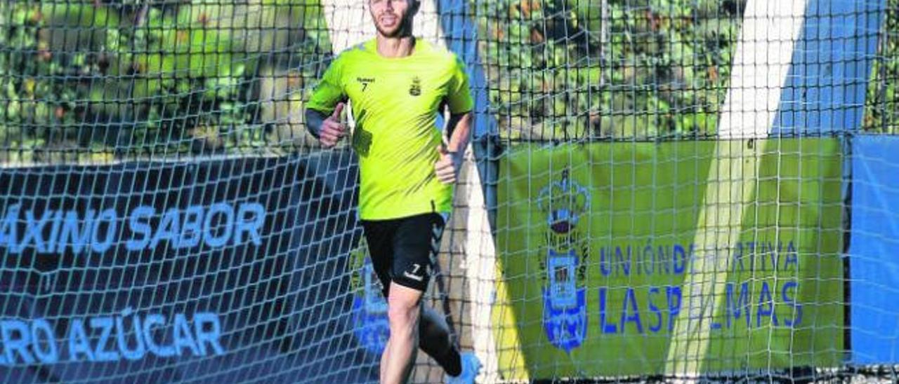 El delantero isletero Rubén Castro Martín, en imagen de archivo, el pasado enero, haciendo carrera continua en solitario, en la ciudad deportiva de Barranco Seco.