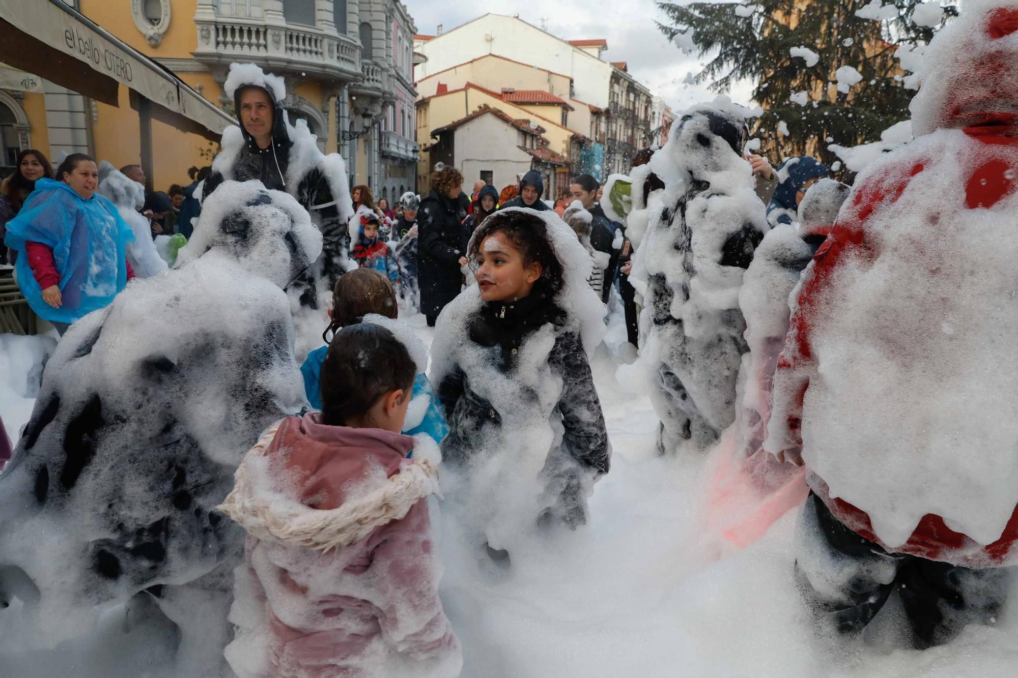 EN IMÁGENES: Avilés ya navega en el mar de espuma de Galiana