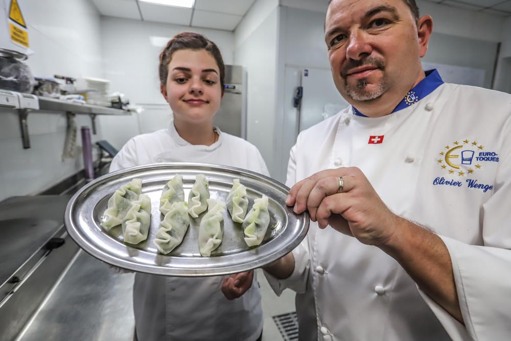 Niki Pavanelli, cocinero del restaurante tinerfeño Il Bocconcino, gana con su «Tierra y mar» el primer premio de la V edición del certamen guardamarenco