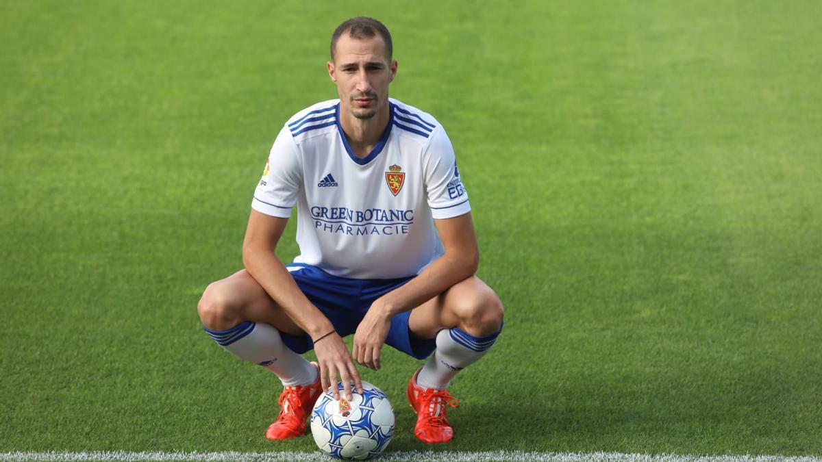 Petrovic, durante su presentación oficial como jugador del Real Zaragoza.