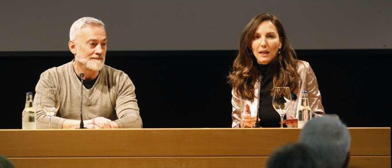 Luis Castellanos y Belén Varela, ayer, durante la conferencia. // Alba Villar