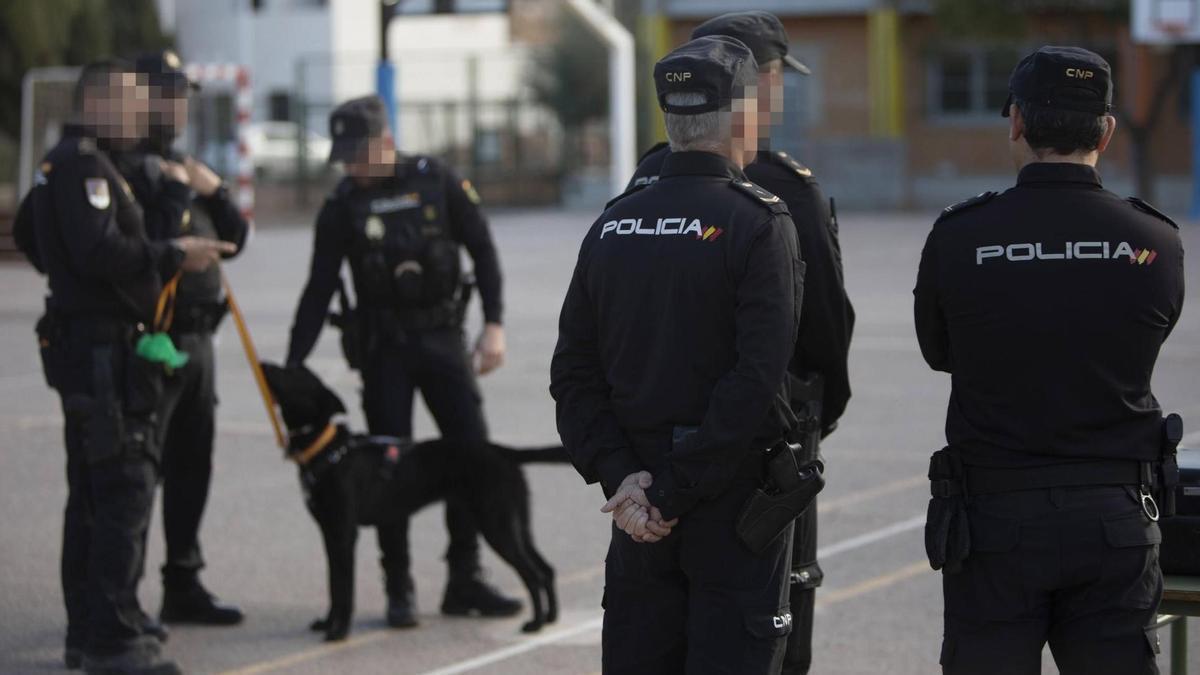 Agentes de la Policía Nacional de Sagunt.