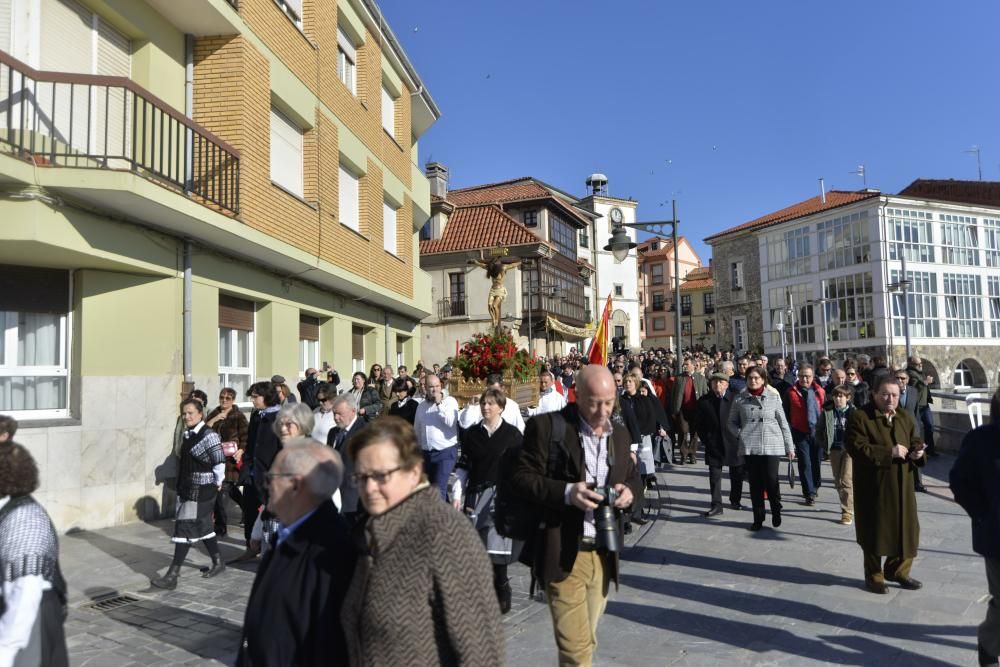 Procesión del cristo del socorro en Luanco