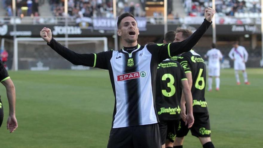 Rubén Cruz celebra un gol en el partido ante el Extremadura.