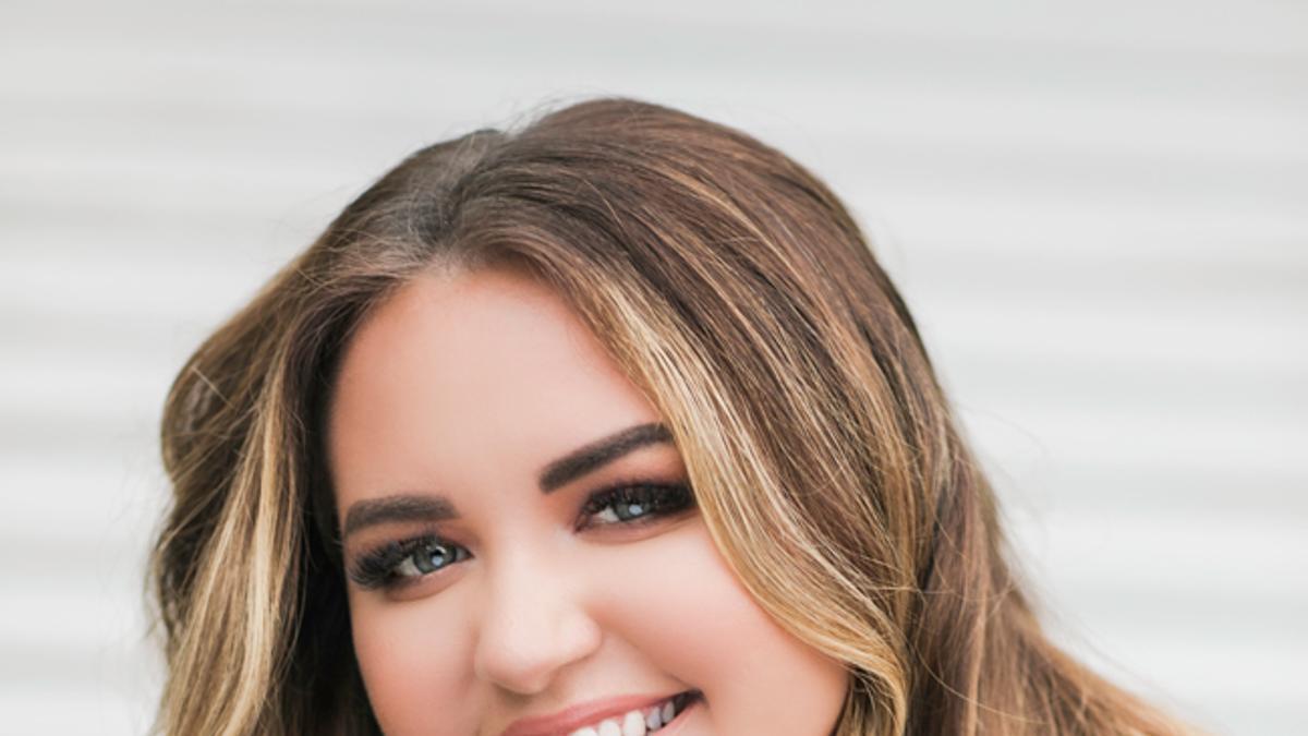 Anna Todd, autora de las triologías 'After' y 'Stars'