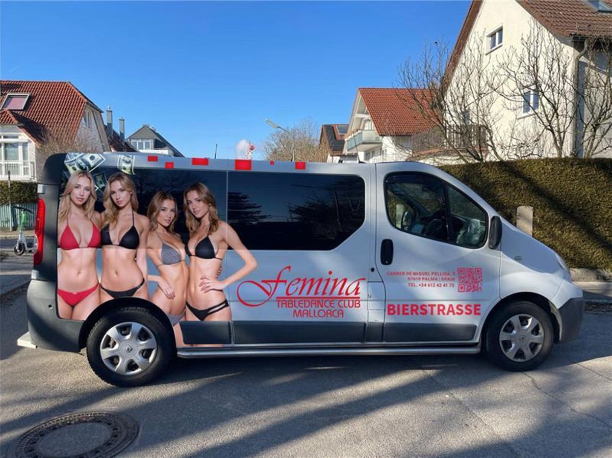Firmenwagen des Stripclubs Femina, offenbar in Deutschland.