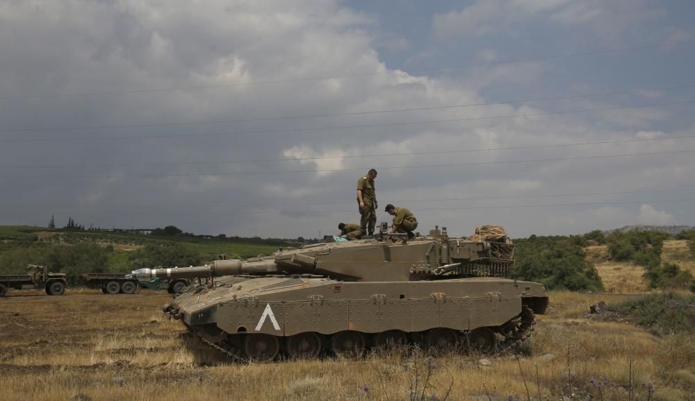 Tanques israelíes, frente a la frontera con Siria.