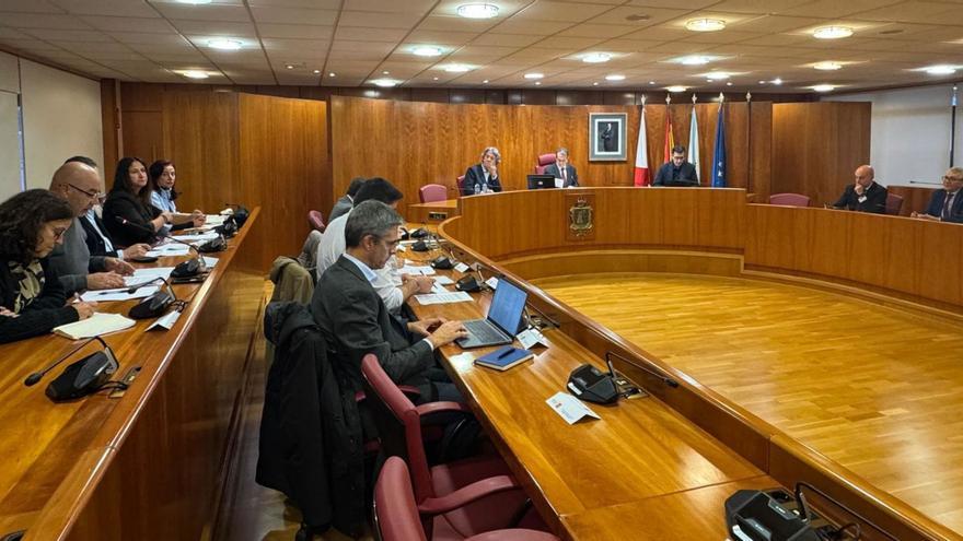 «La función de la CIG es obstaculizar que Vigo vaya bien». El alcalde expuso ayer a los miembros del Consello Económico e Social los presupuestos de 2026. Caballero explicó que los empresarios, UGT y CC OO valoraron las cuentas, por la estabilidad que aportan, y cargó duramente contra la CIG: «Su función es obstaculizar que Vigo vaya bien». El regidor equiparó las tesis de la CIG con las del PP, que usó «argumentos falaciosos, mentirosos», y adelantó que el viernes de la próxima semana se celebrará el pleno de presupuestos.