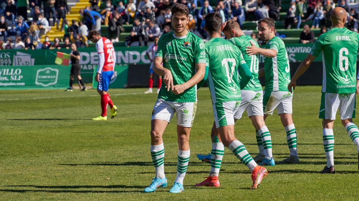 José Ramón celebra el primer tanto.