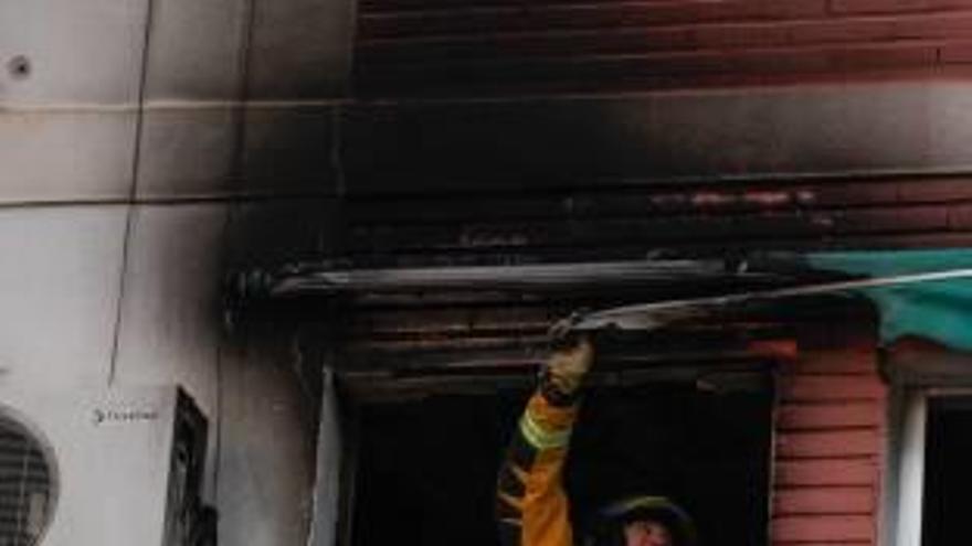 Los Bomberos tuvieron que acceder por una ventana.