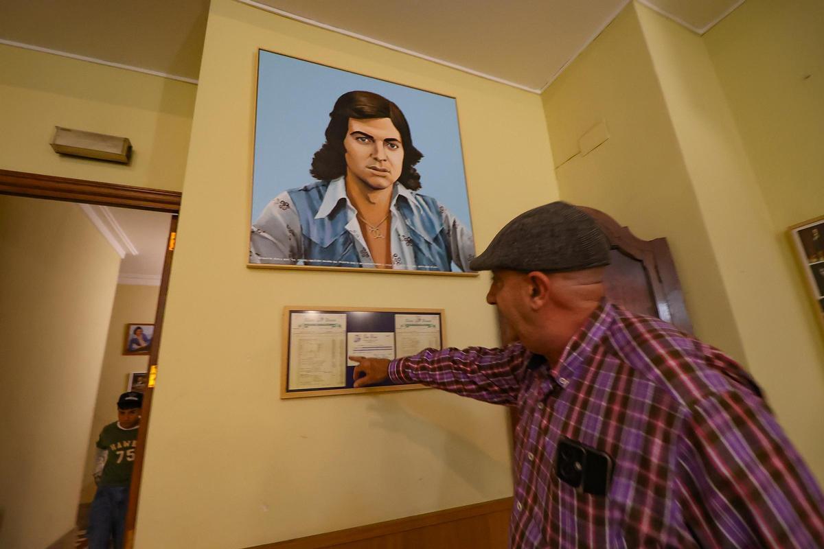 La sede es todo un homenaje al artista alcoyano