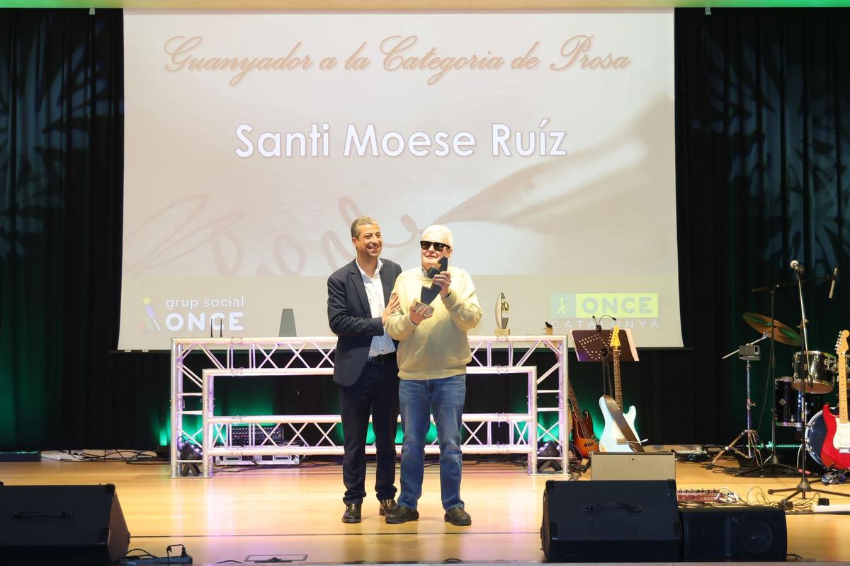 Moment de l'entrega del premi a