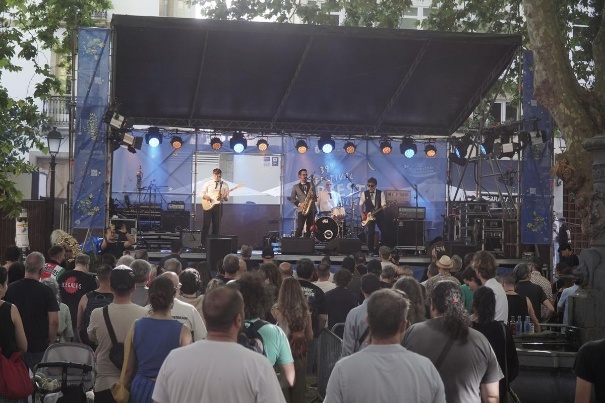 La banda londinense de rock'n'roll fue una de los protagonistas de la segunda jornada del Festival Noroeste Estrella Galicia en la plaza de Azcárraga. La banda londinense de rock'n'roll fue una de los protagonistas de la segunda jornada del Festival Noroeste Estrella Galicia en la plaza de Azcárraga.