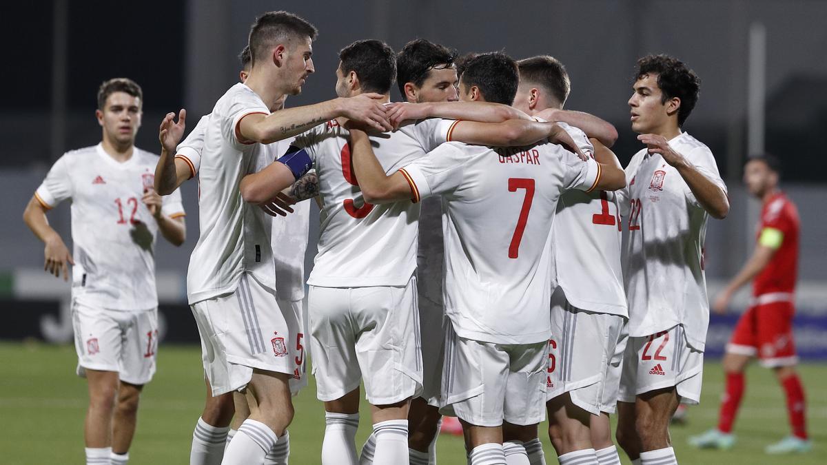 Los jugadores de la sub-21 celebran uno de los goles ante Malta.