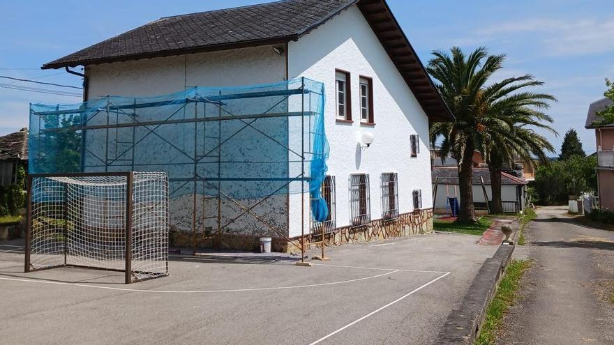 Valtravieso estrena la restauración de sus antiguas escuelas dentro del plan municipal de apoyo al tejido asociativo