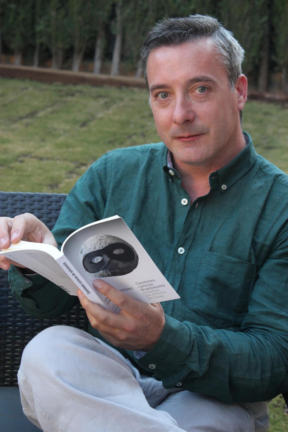 David Galadí es autor de la obra ‘Cuestiones curiosas de astronomía resueltas por el Perito en Lunas’.