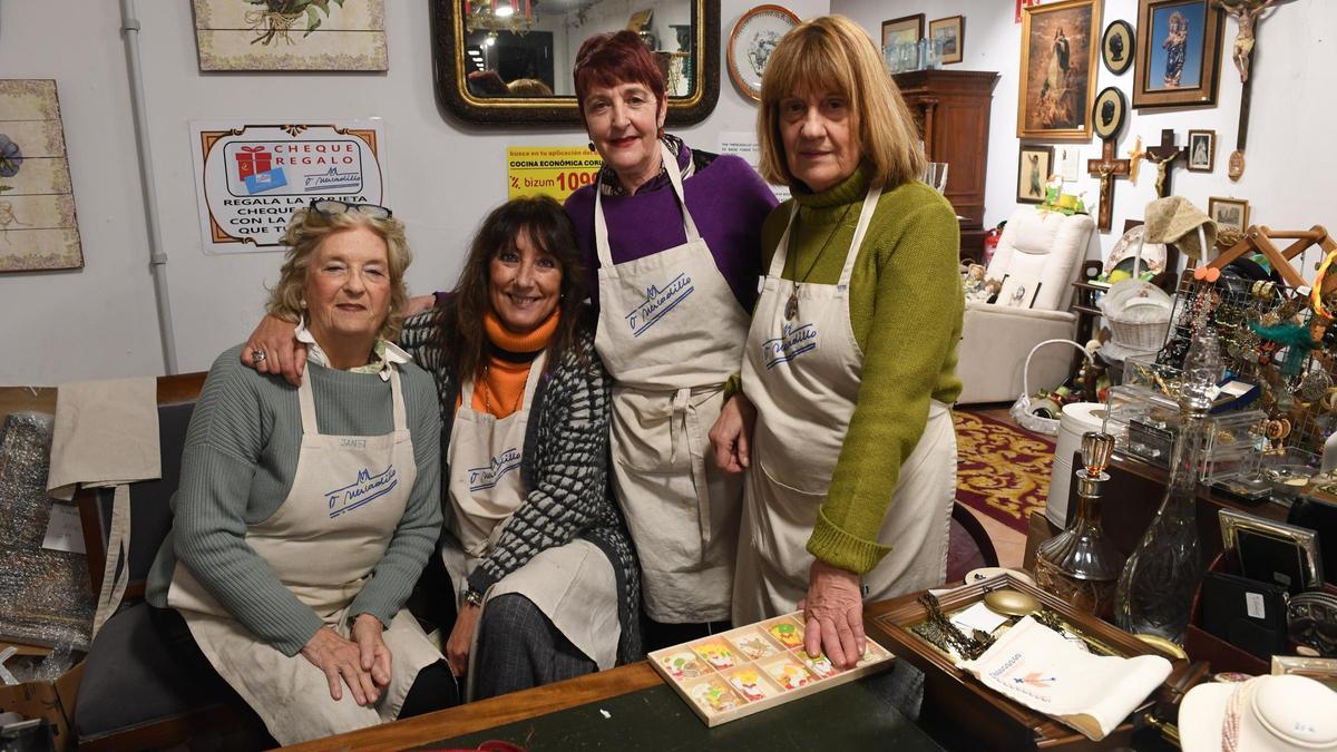 Cuatro voluntarias de O Mercadillo en A Coruña