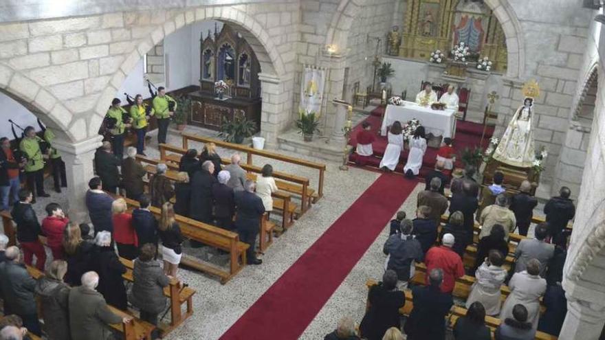 Un momento de la celebración de la misa.