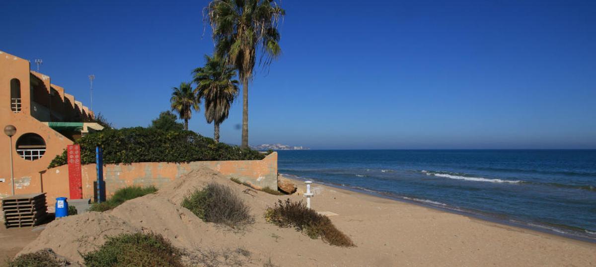 La playa de la Goleta en Tavernes de la Valldigna.