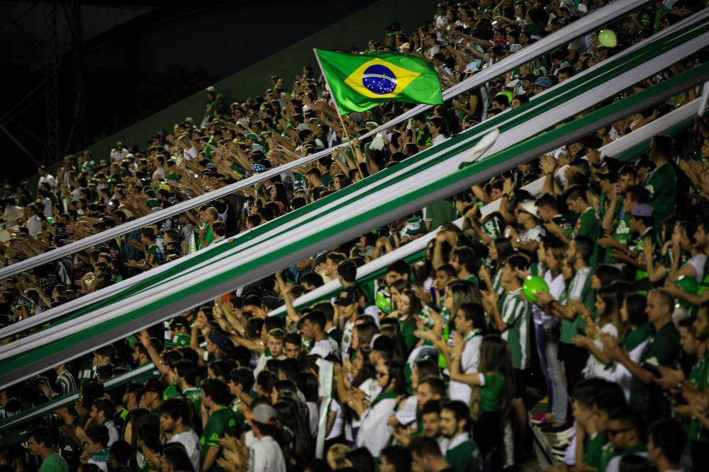 La afición del Chapecoense despide a sus héroes