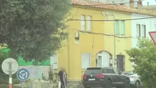 Un familiar de l'autor del crim de Girona intenta tornar a casa i acaba escortat pels Mossos