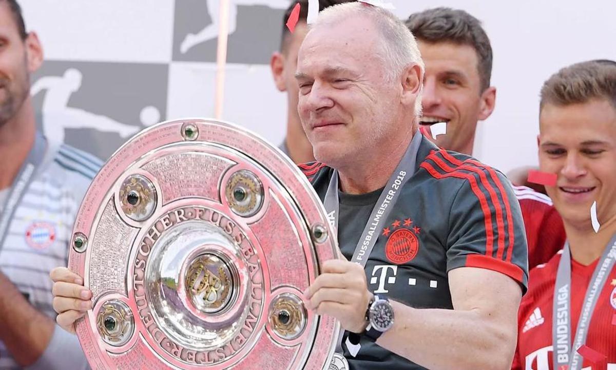 Hermann Gerland celebra uan Bundesliga con el Bayern