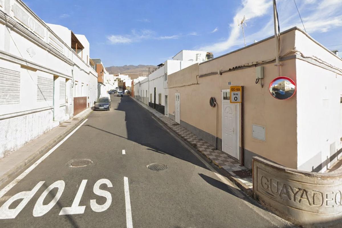 Imagen de la calle La Orilla por donde se accede a Guayadeque desde Agüimes por la GC-100