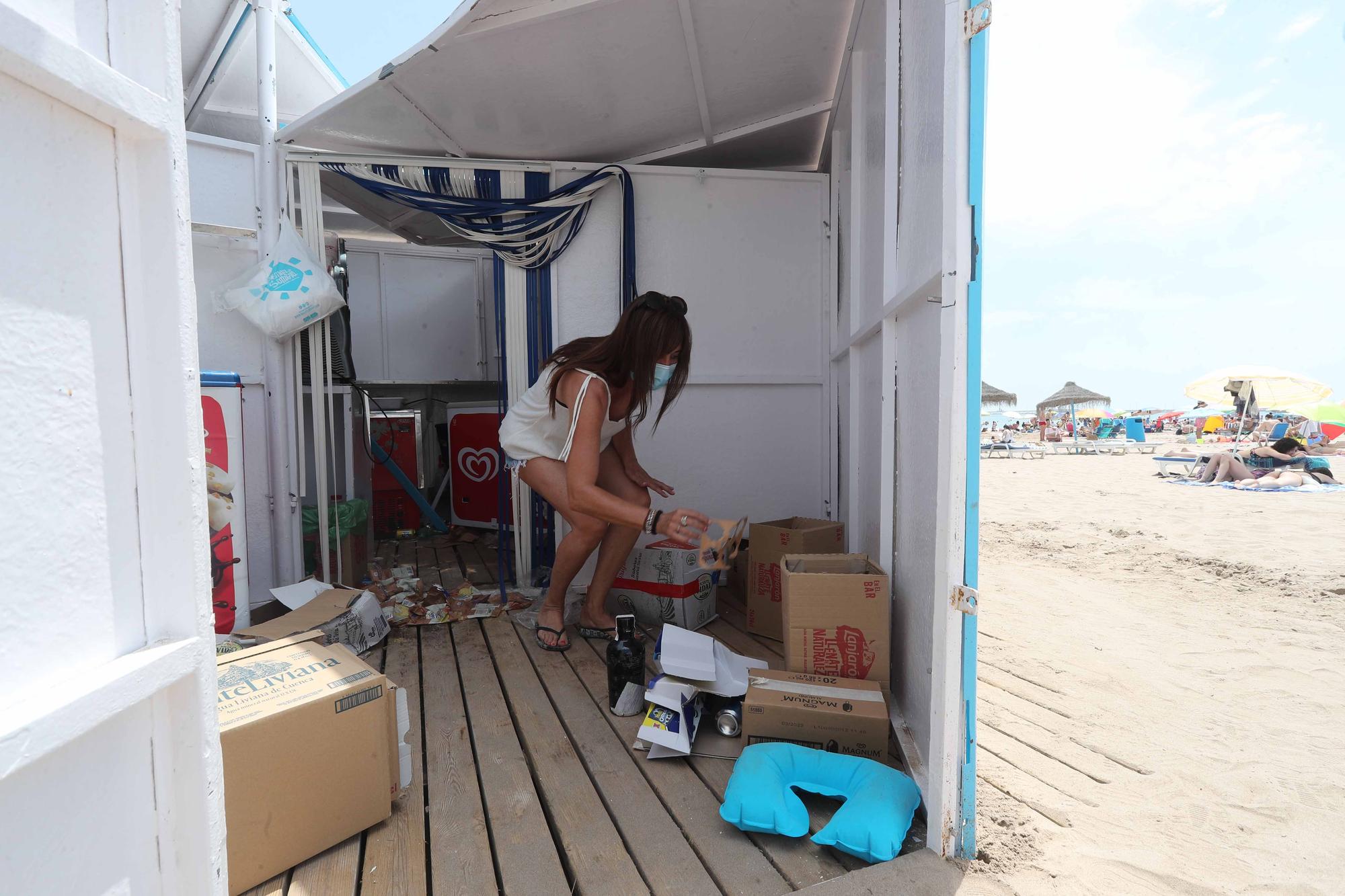 Así ha sido el acto vandálico en los chiringuitos de la playa de la Malva-rosa