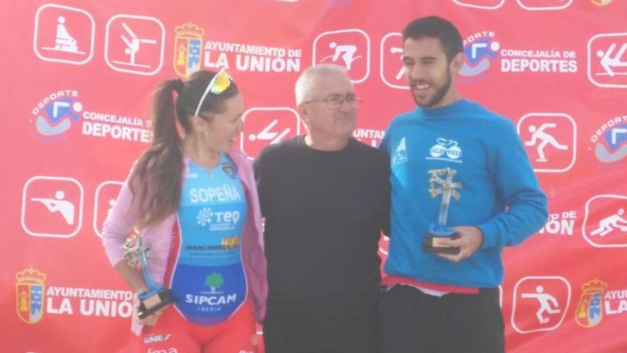 Álvaro Franco y Cecilia Sopeña vencen en el Duatlón de La Unión