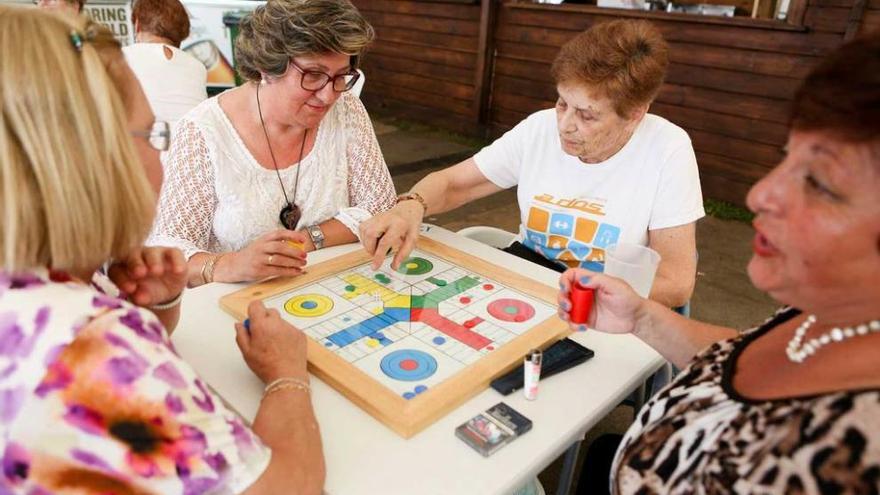 Torneo de parchís y sesión de cine en las fiestas de Cimavilla