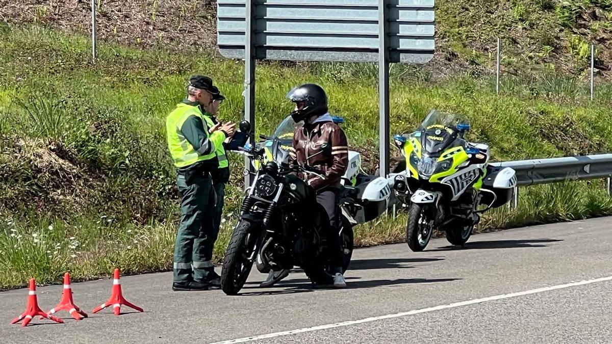 Atención motoristas asturianos, la DGT ya es clara sobre la adquisición del airbag en 2026: chaqueta mecánica o electrónica