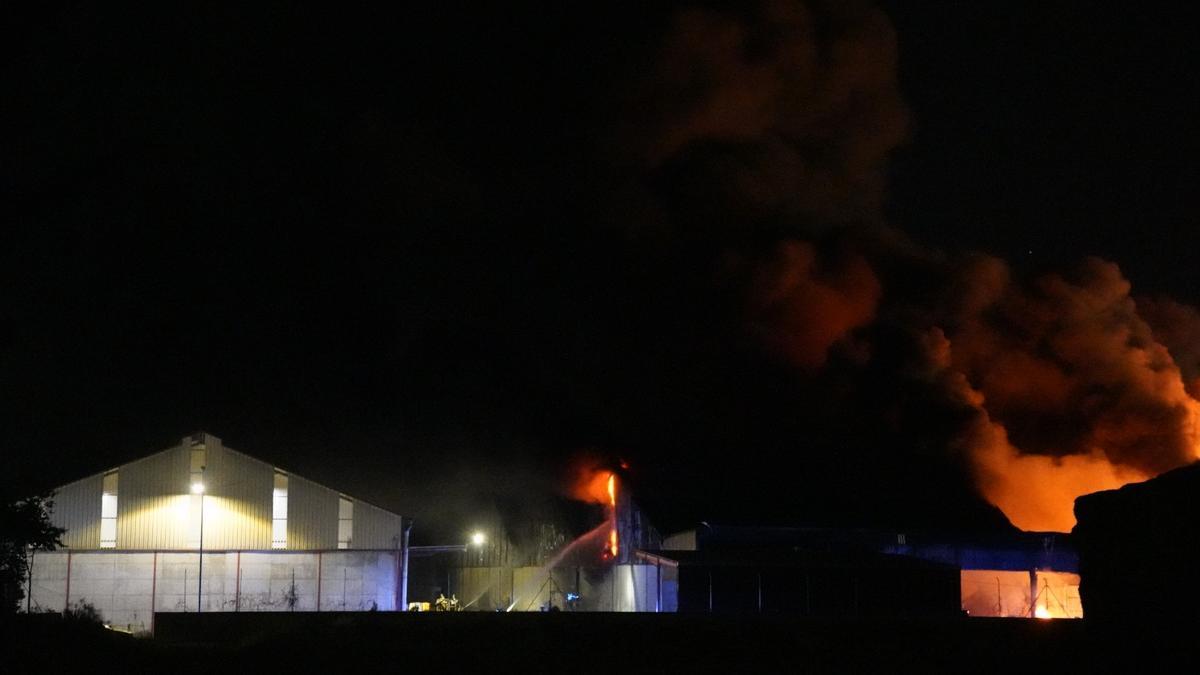 Fuego en las instalaciones de Cobadu en Zamora