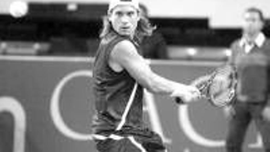 David Ferrer, de la exhibición a los apuros