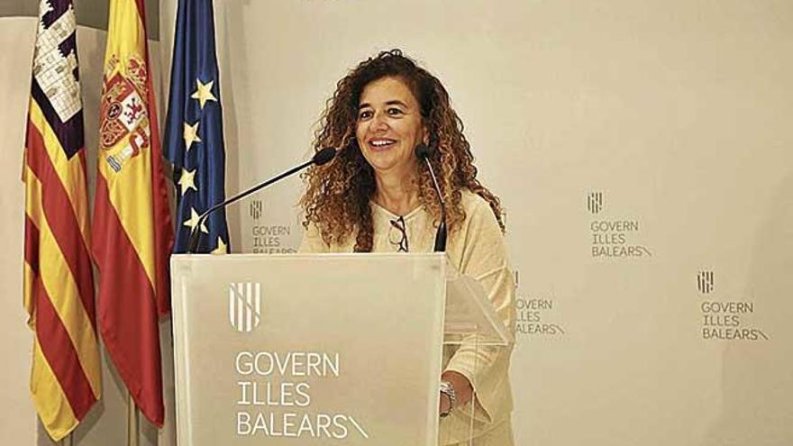 La portavoz del Ejecutivo balear, Pilar Costa, ayer tras el Consell de Govern.