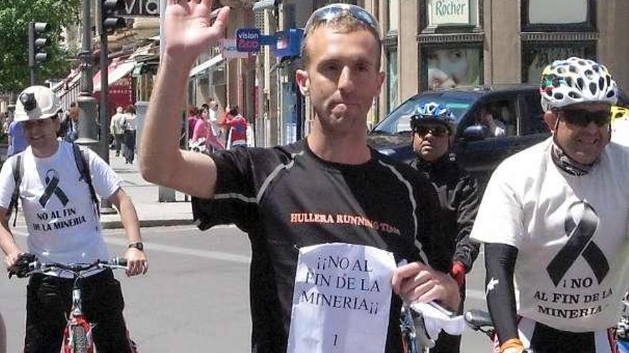 El atleta Sergio Sánchez, durante su llegada a la capital leonesa.