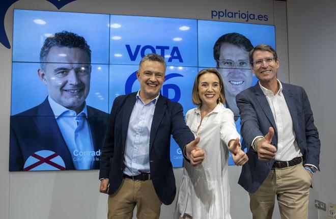 El PP de La Rioja inicia su campaña electoral con un acto en el que intervienen la secretaria Nacional, Cuca Gamarra (c), y los candidatos a la Presidencia del Gobierno riojano, Gonzalo Capellán (d), y Alcaldía de Logroño, Conrado Escobar(i).