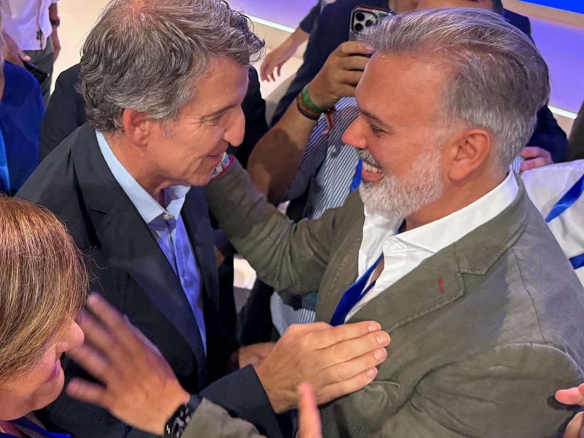 Fernando Pizarro, alcalde de Plasencia, con Alberto Núñez Feijóo.