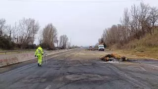 La C-16 continua tallada al Berguedà per les tasques de neteja i reparació després de cinc dies de protesta pagesa