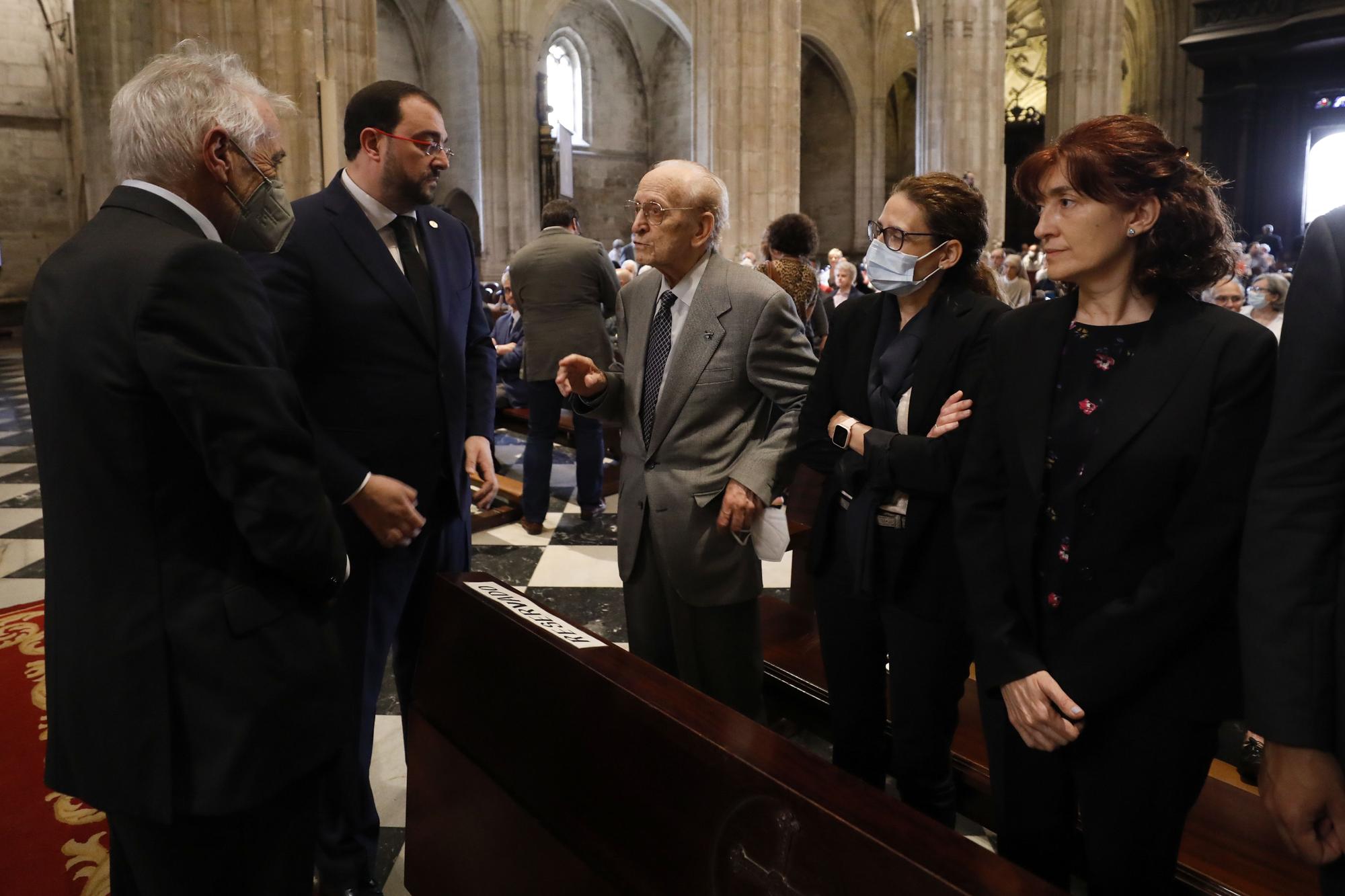 EN IMÁGENES: Asturias despide a Gabino Díaz Merchán en un multitudinario funeral en la Catedral de Oviedo