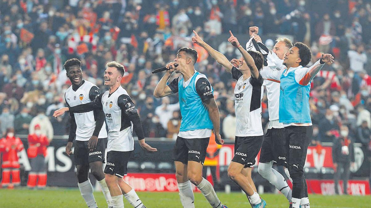 Partido de vuelta de semifinal de Copa del Rey . Valencia CF - Athletic de Bilbao