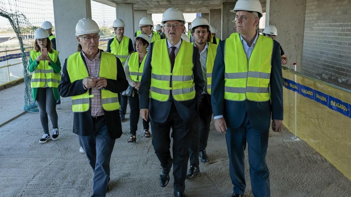 Ribó, Puig e Illueca en la visita a un proyecto de viviendas sociales en València.